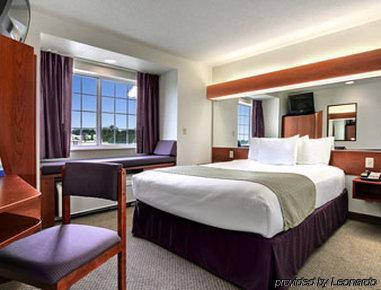 Microtel Inn & Suites By Wyndham Бриджпорт Номер фото